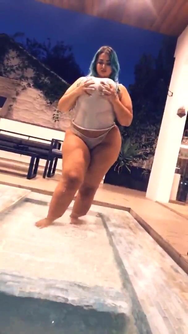 Diamonddoll Swimming Pool Twerking Onlyfans Porn Videos Camembeds